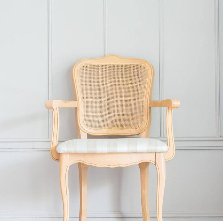 Nichvan | Comfort in our
 natural wood chair